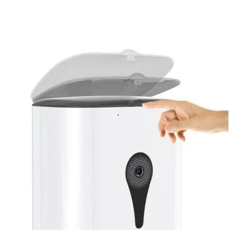 White intelligent automatic pet feeder with 4.5L capacity and wide-angle camera for cats and small dogs