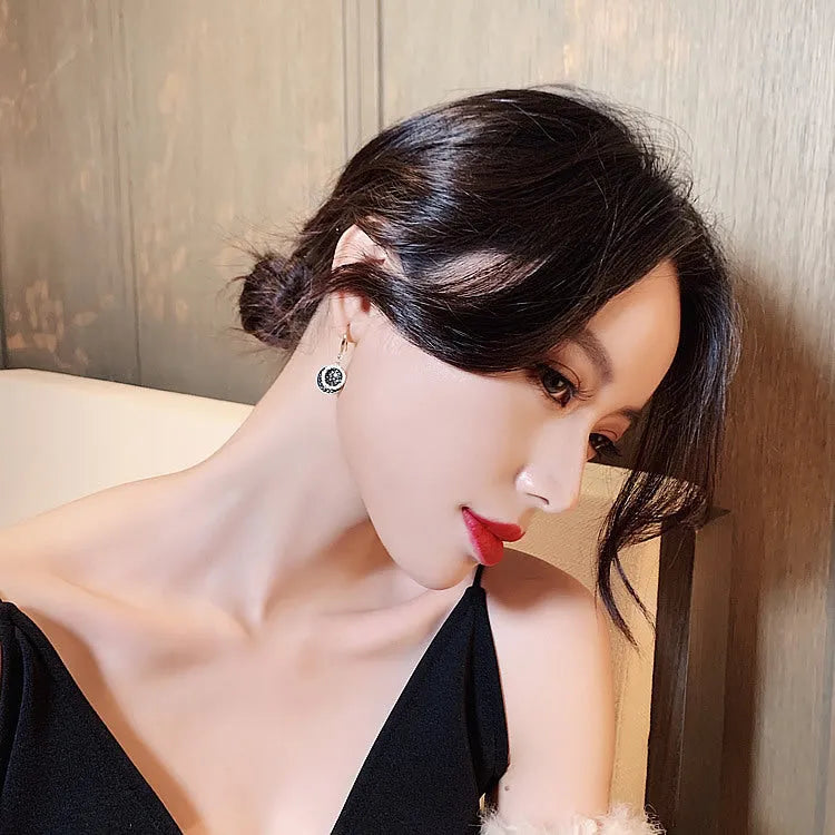 Black geometric round alloy earrings with retro Hong Kong style, 3.6cm length