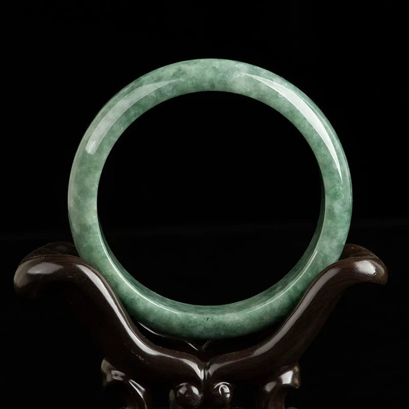 Natural emerald bean green simple beaded bracelet for women on a gift box.
