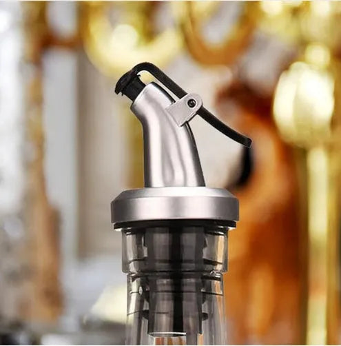 Silver and black flip top bottle spout with food-grade stopper, 8.5cm x 3cm, for 1.9cm bottle inner diameter