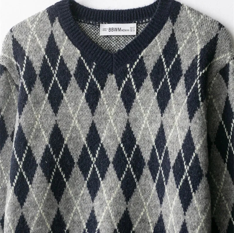 Women's knit sweater with contrast stripe pattern, long sleeves, regular fit, in picture colour