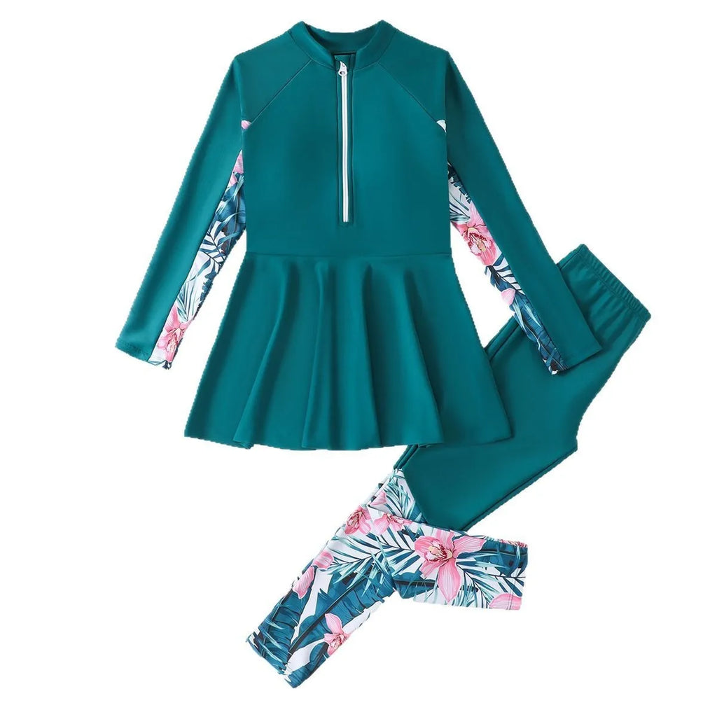 Girls split two-piece long-sleeved swimsuit in green with high elasticity fabric and briefs style