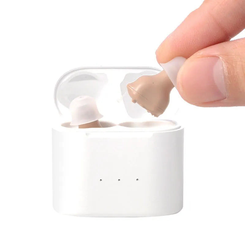 Skin-coloured in-the-ear rechargeable hearing aid with intelligent noise reduction