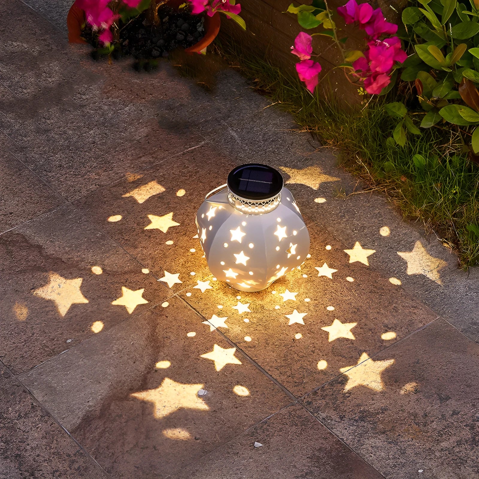 Solar powered night light in European style, aluminium body, IP65 rated, in Beige colour for courtyard use
