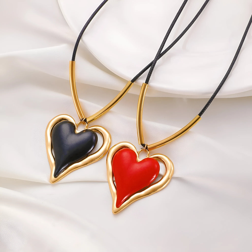 Minimalist exaggerated big heart pendant necklace in alloy with 51-60cm chain, black colour, electroplating finish