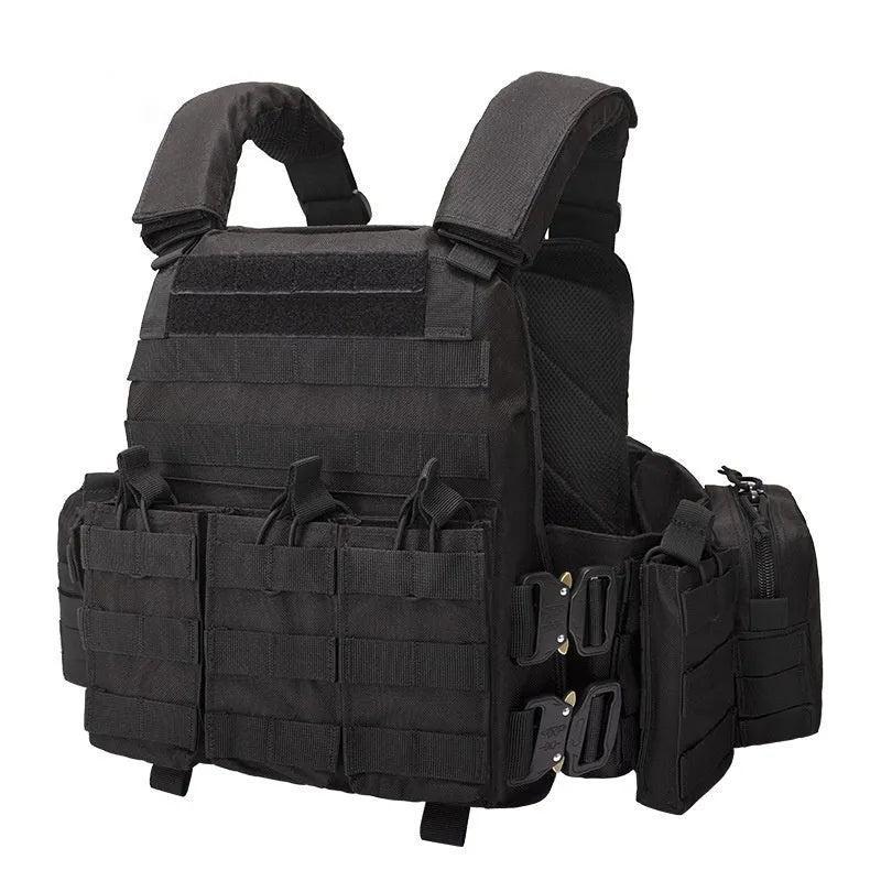 Men's camouflage tactical vest in polyester fabric for outdoor sports.