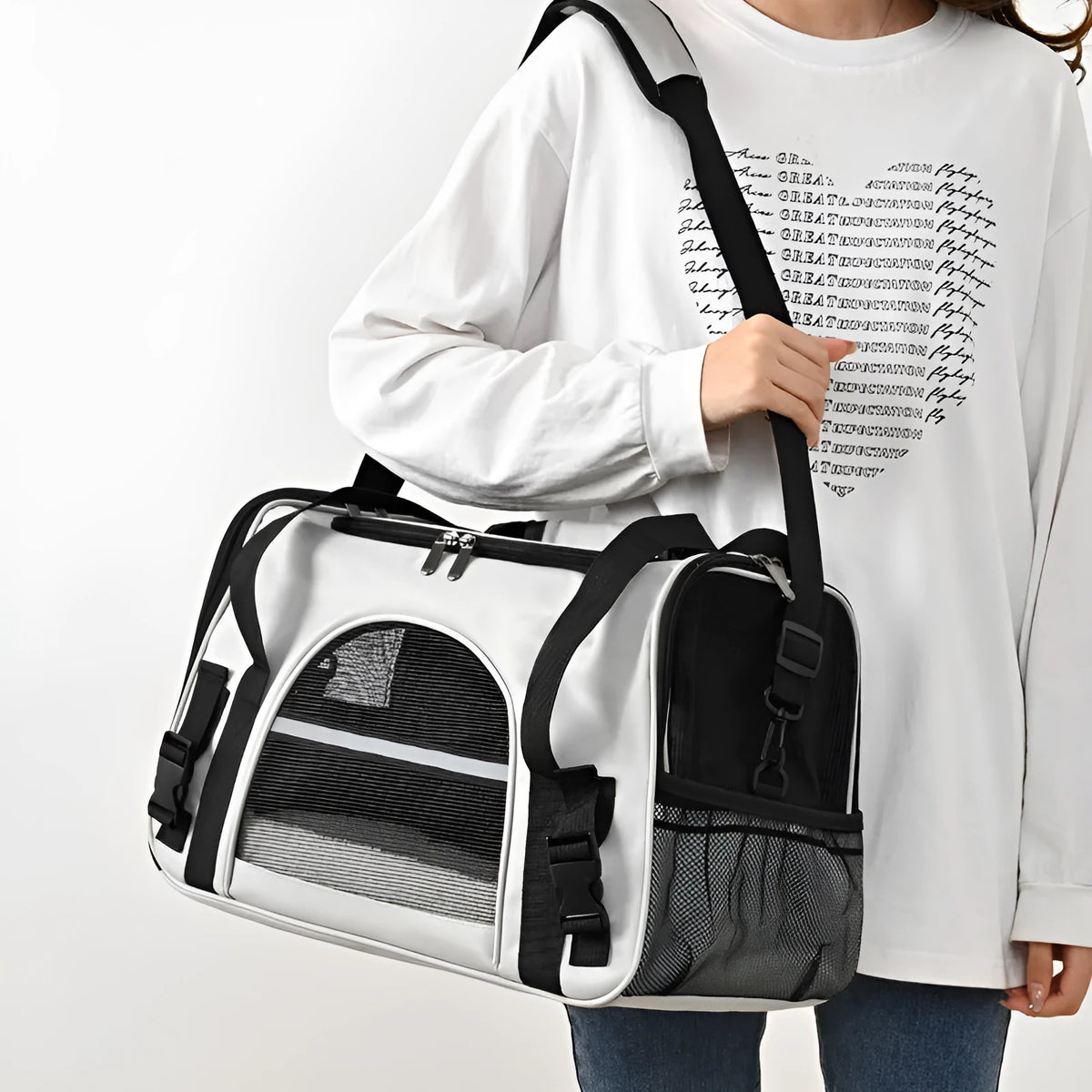 Portable Oxford cloth pet carrier bag for cats and dogs up to 10kg black exterior with mesh window and shoulder strap