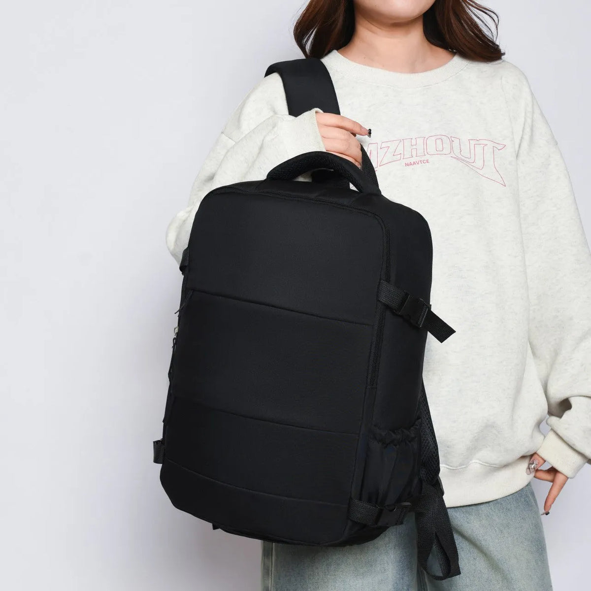 Large capacity dry wet separation backpack in black with polyester lining, 20-35L, for gym and travel