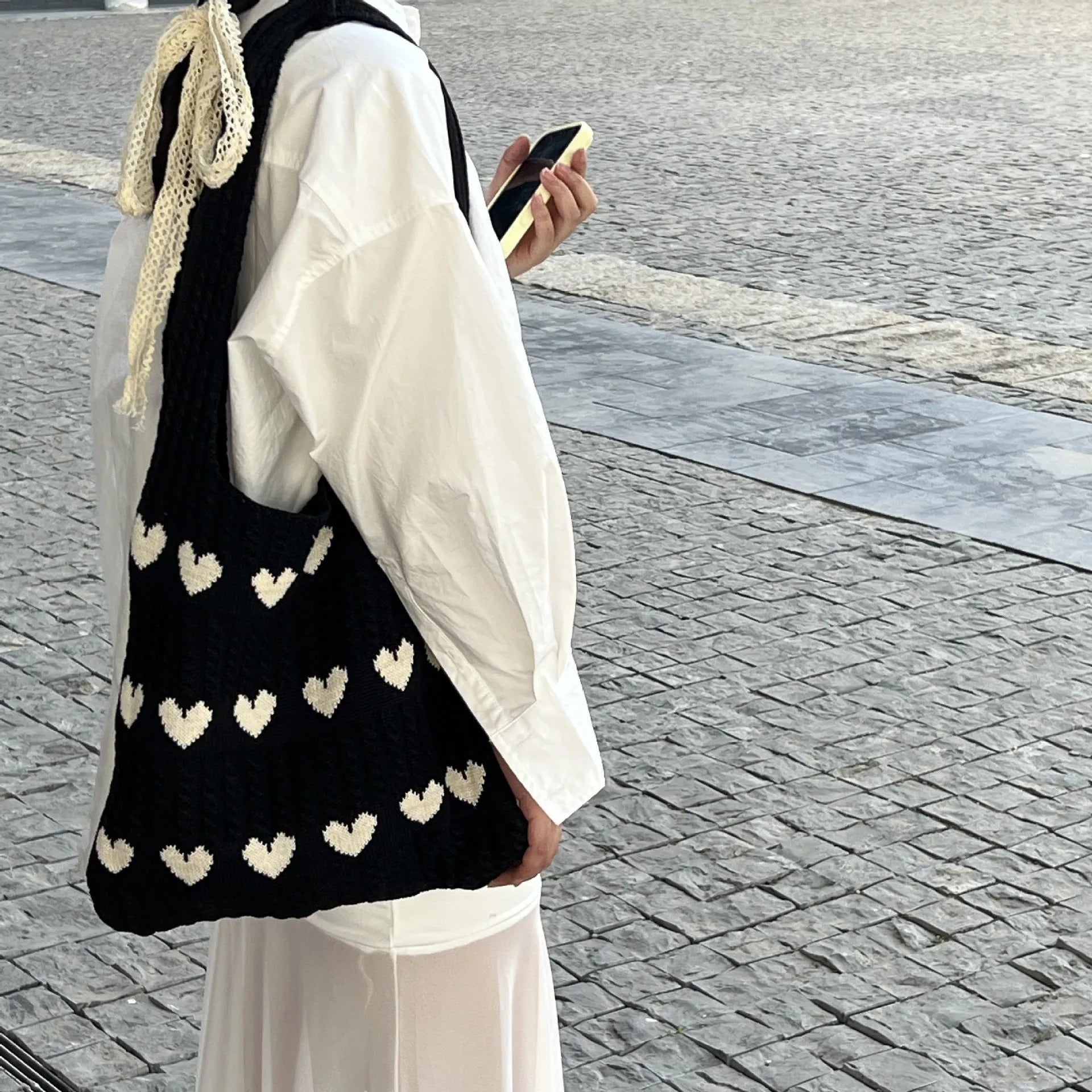 Hand-woven hollow shoulder bag in cotton and linen, beige colour, open pocket design with double straps