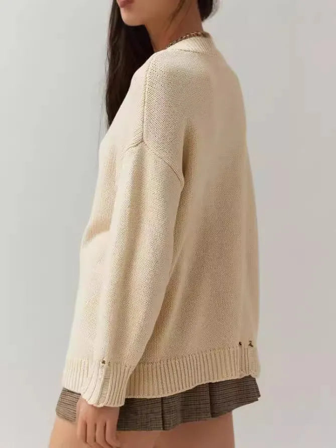Women's milky white loose-fitting Jacquard knit sweater with round neck and long sleeves.
