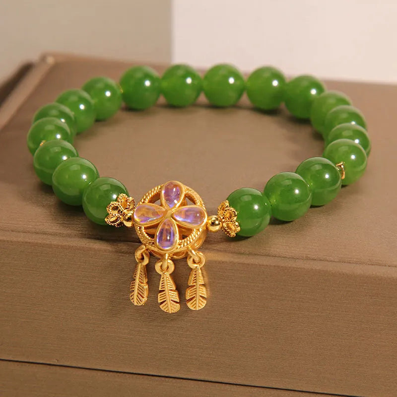 Green jasper crystal four-leaf clover dream catcher pendant on women's crystal bracelet