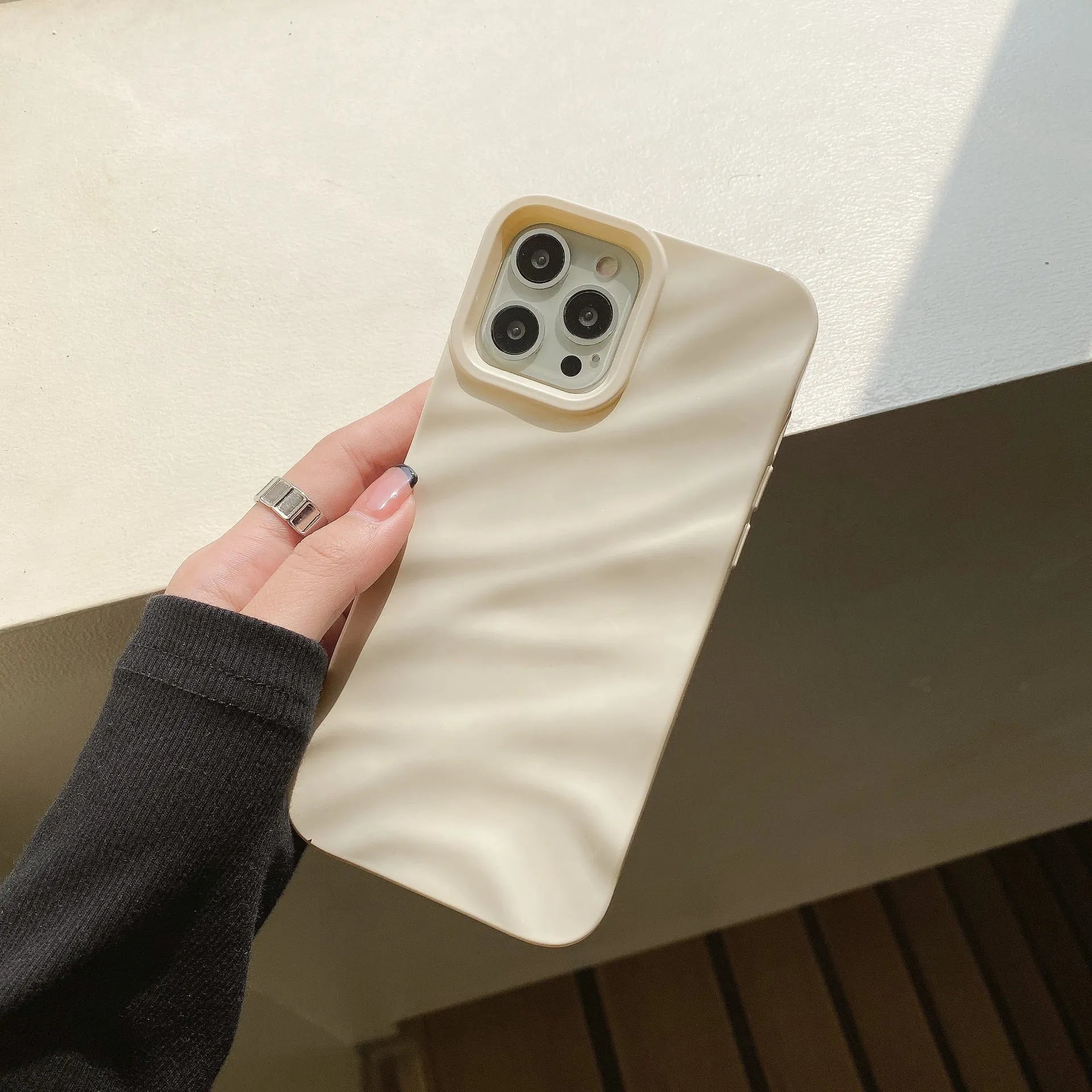 Anti-fall soft solid colour wave pleated TPU phone case for Apple iPhone