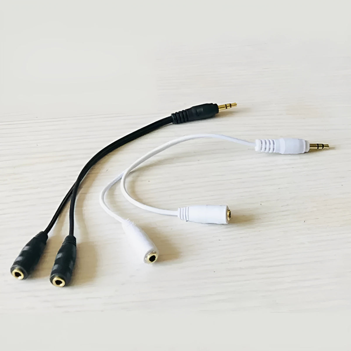 3.5mm one-to-two audio cable adapter with 20cm gold-plated copper lead, Black White colour option