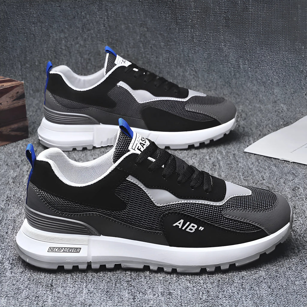 Men's lightweight mesh golf training shoes with PU upper and rubber sole in black and white