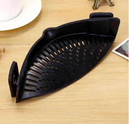 Silicone clip-on funnel strainer with stainless steel buckle for pots and pans