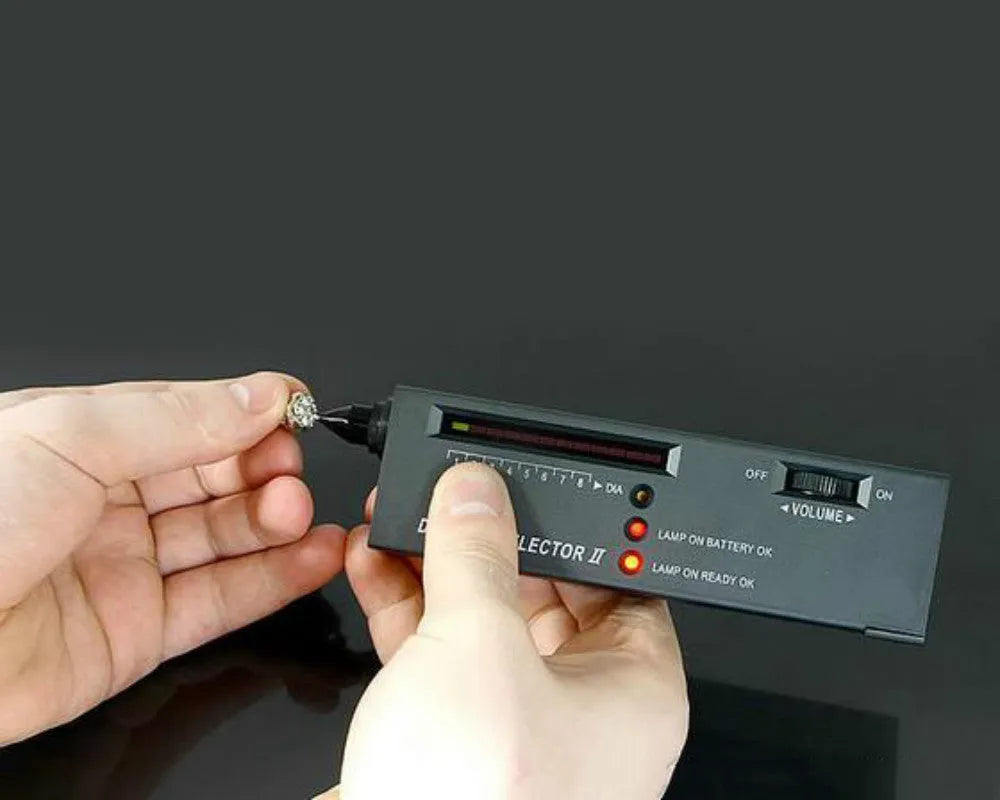 Black diamond thermal conductivity tester with metal probe for gemstone identification