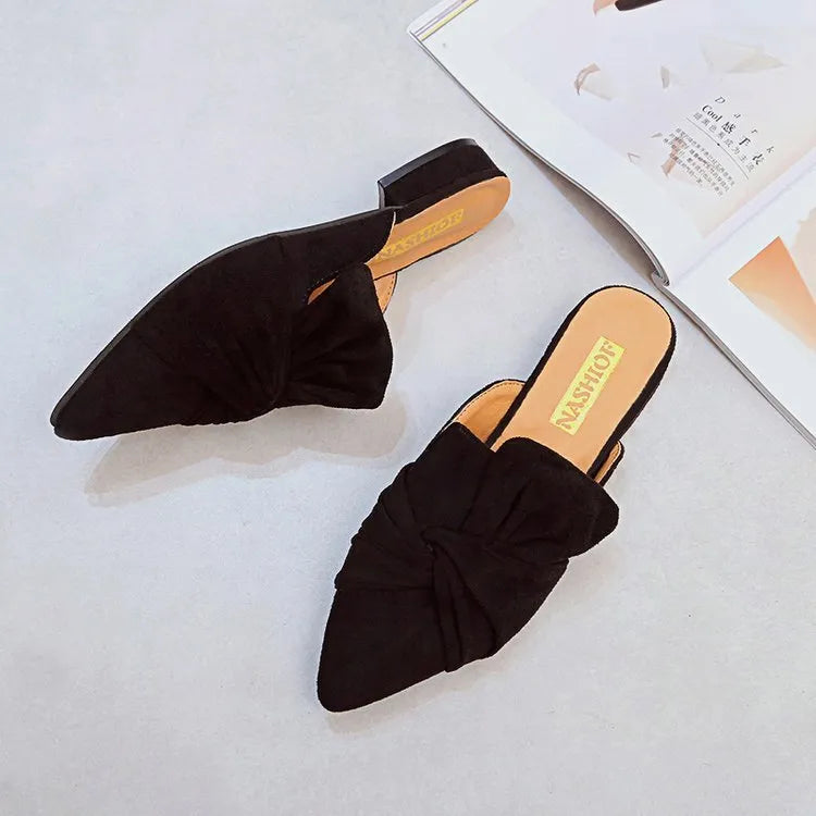 Women's suede pointed slippers with low square heel and bow detail, black colour, side view