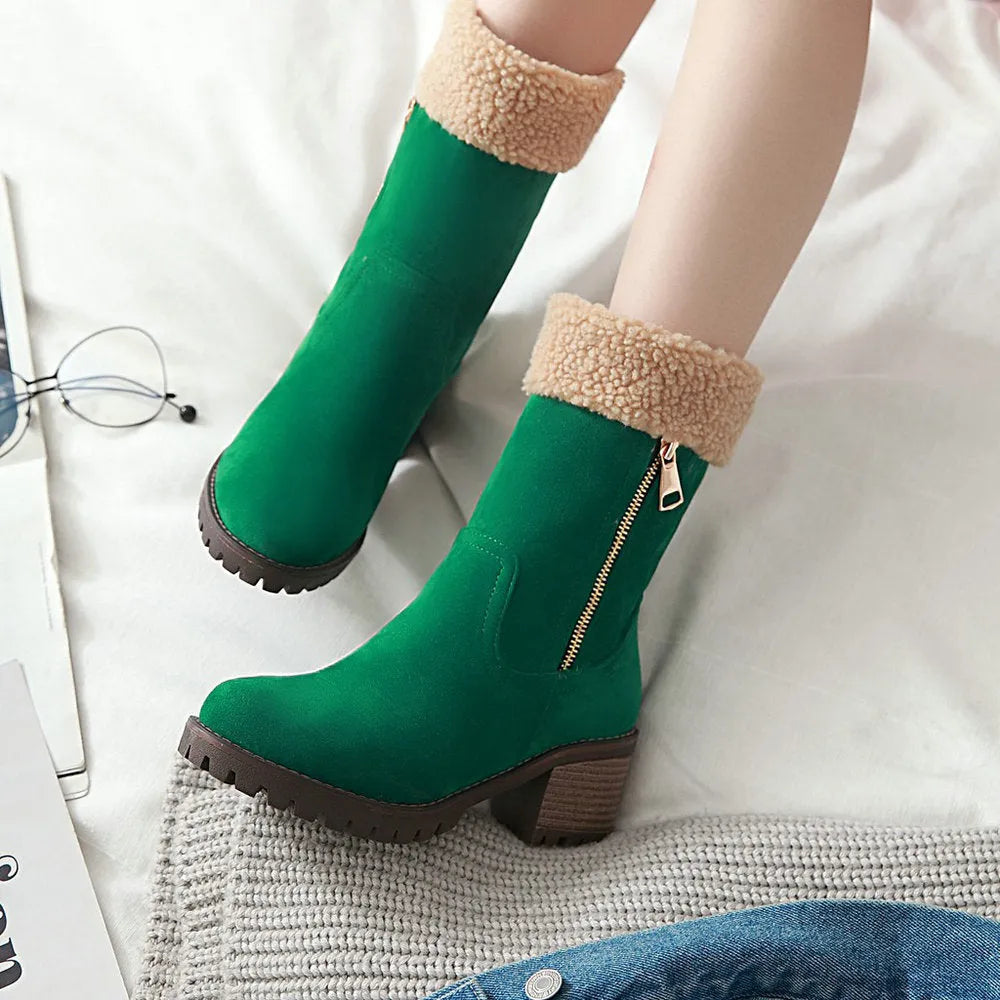 A pair of ankle-height snow boots in black, shown with a short plush lining and rubber sole, on a white background.