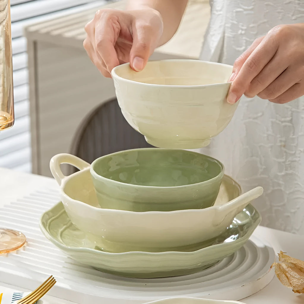 Seven-piece ceramic dinnerware set with solid colour glaze finish in gift box