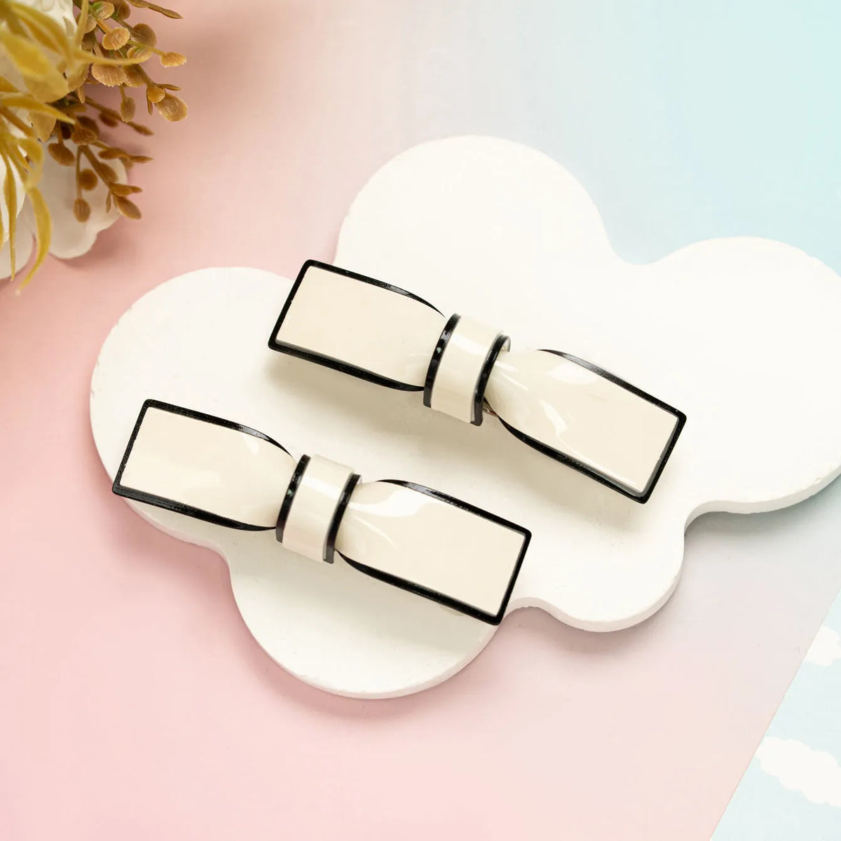 Acrylic bow hairpin pair in black and white, 6.5cm length, classic style for women's hair
