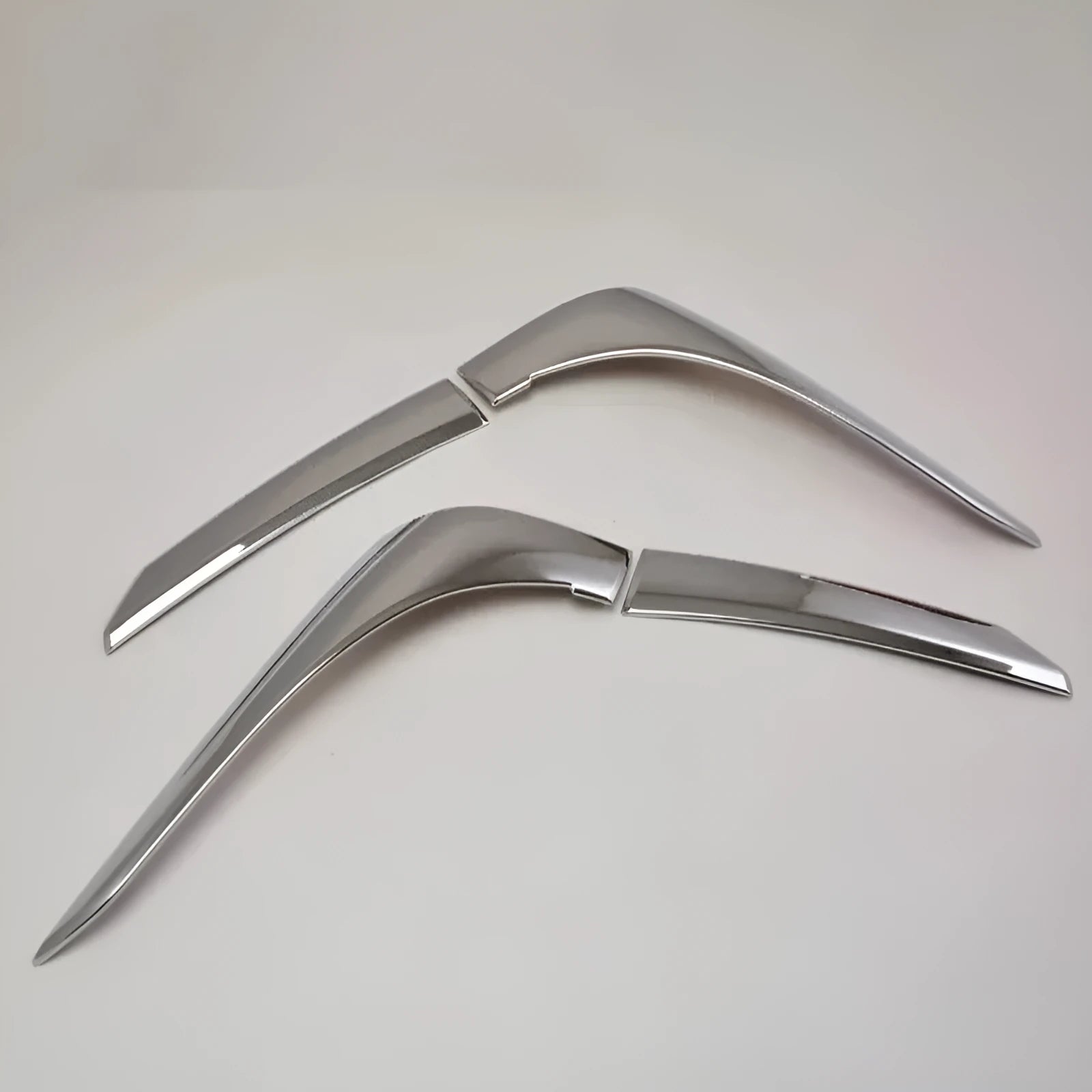 Silver ABS electroplated tail light eyebrow trim for Mitsubishi Outlander vehicle