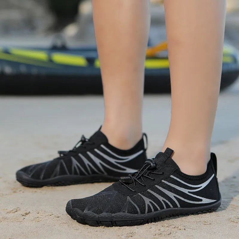 Casual low-top running shoes in black and white colourway with front lace-up closure.