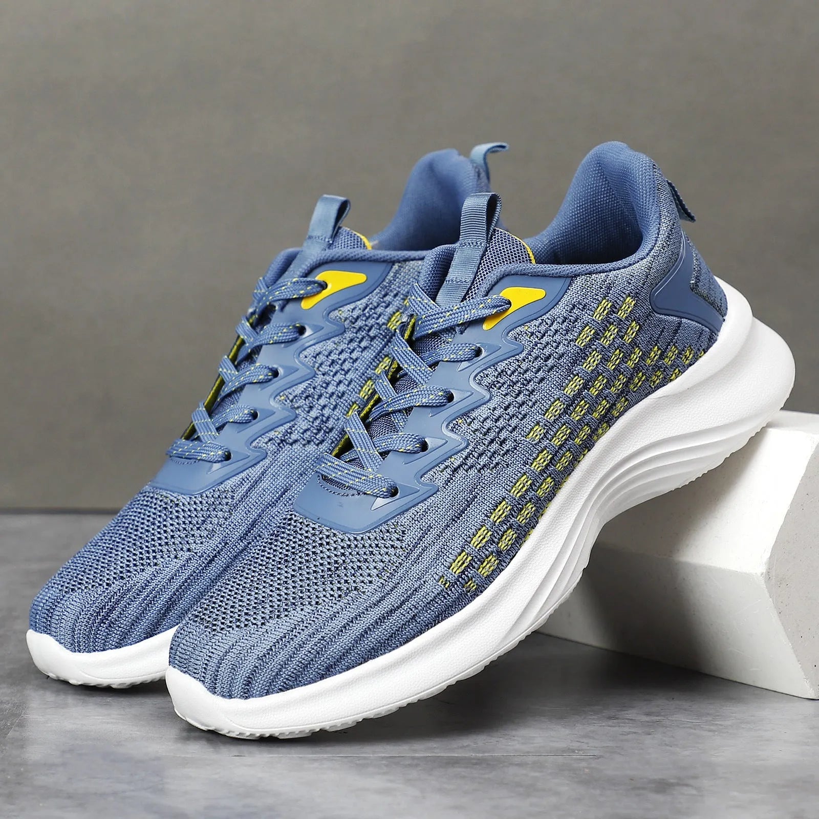 Women's lavender purple Flyknit running shoes with mesh lining and EVA sole