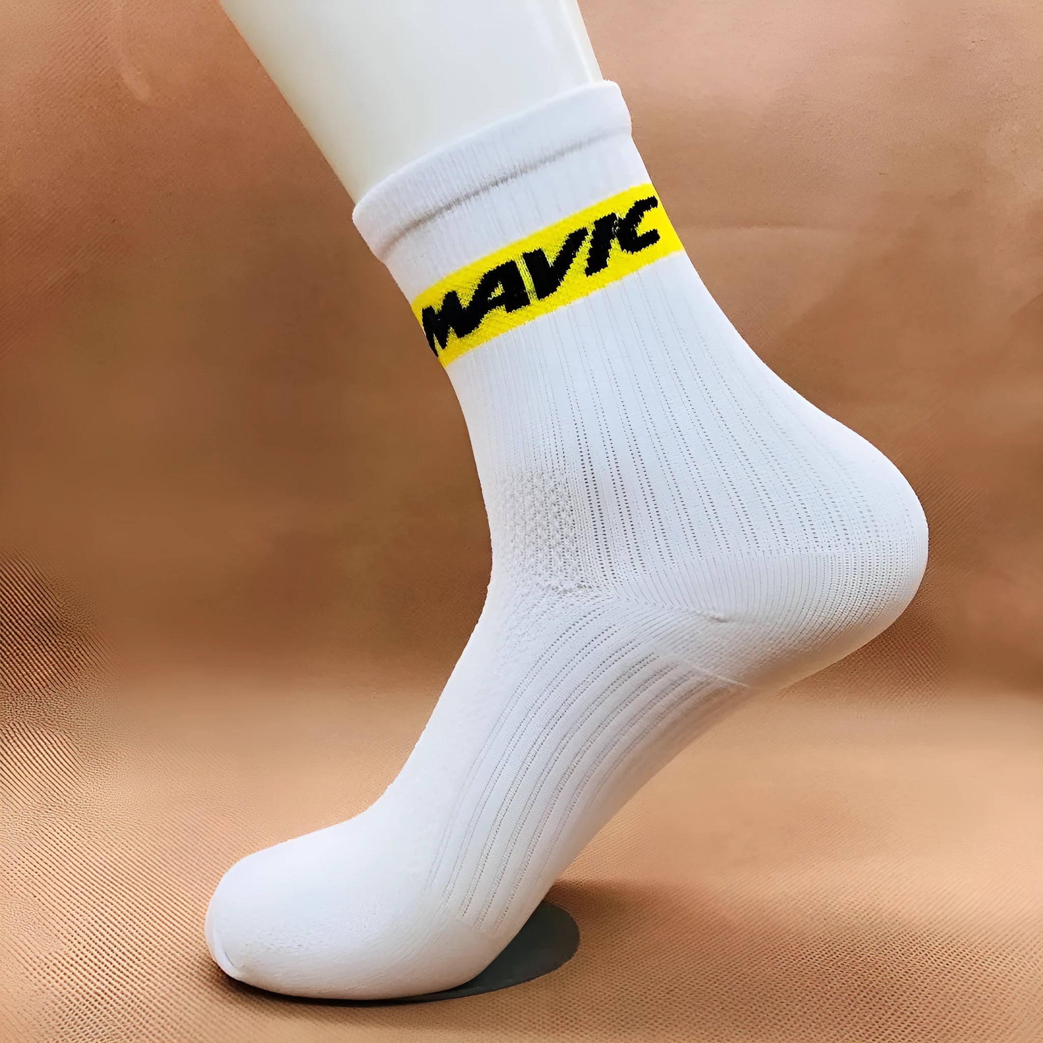 Pair of nylon outdoor cycling socks for men and women in five colours one size free size