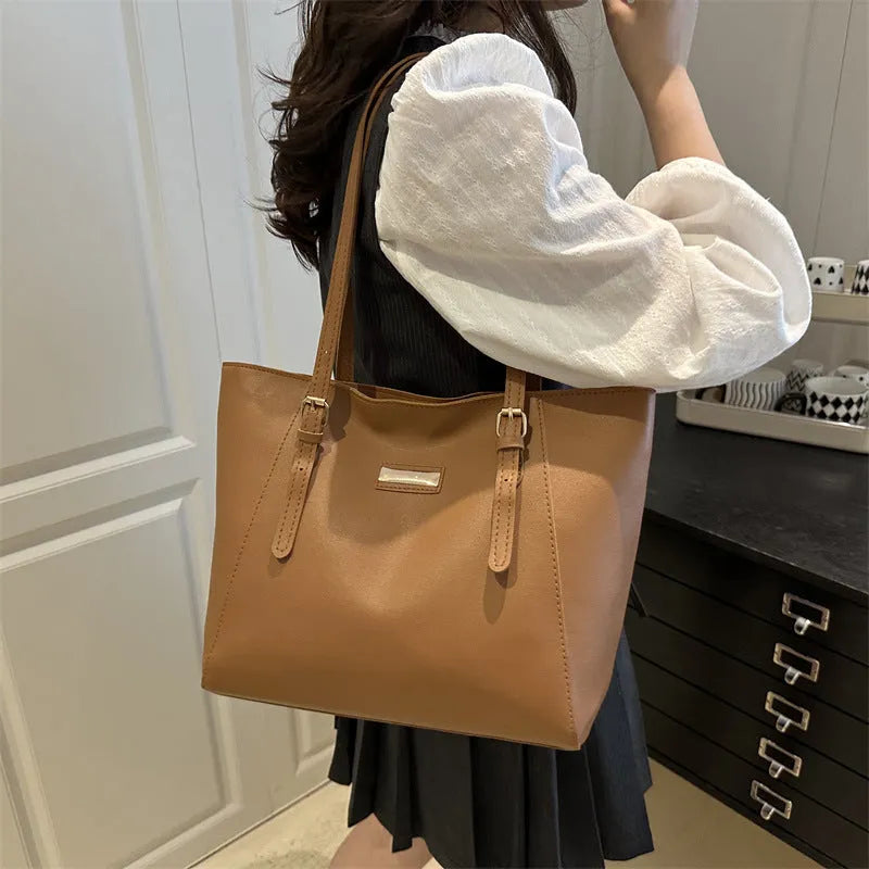 Large capacity women's retro PU shoulder bag in black with double connector straps and three-dimensional outer pocket