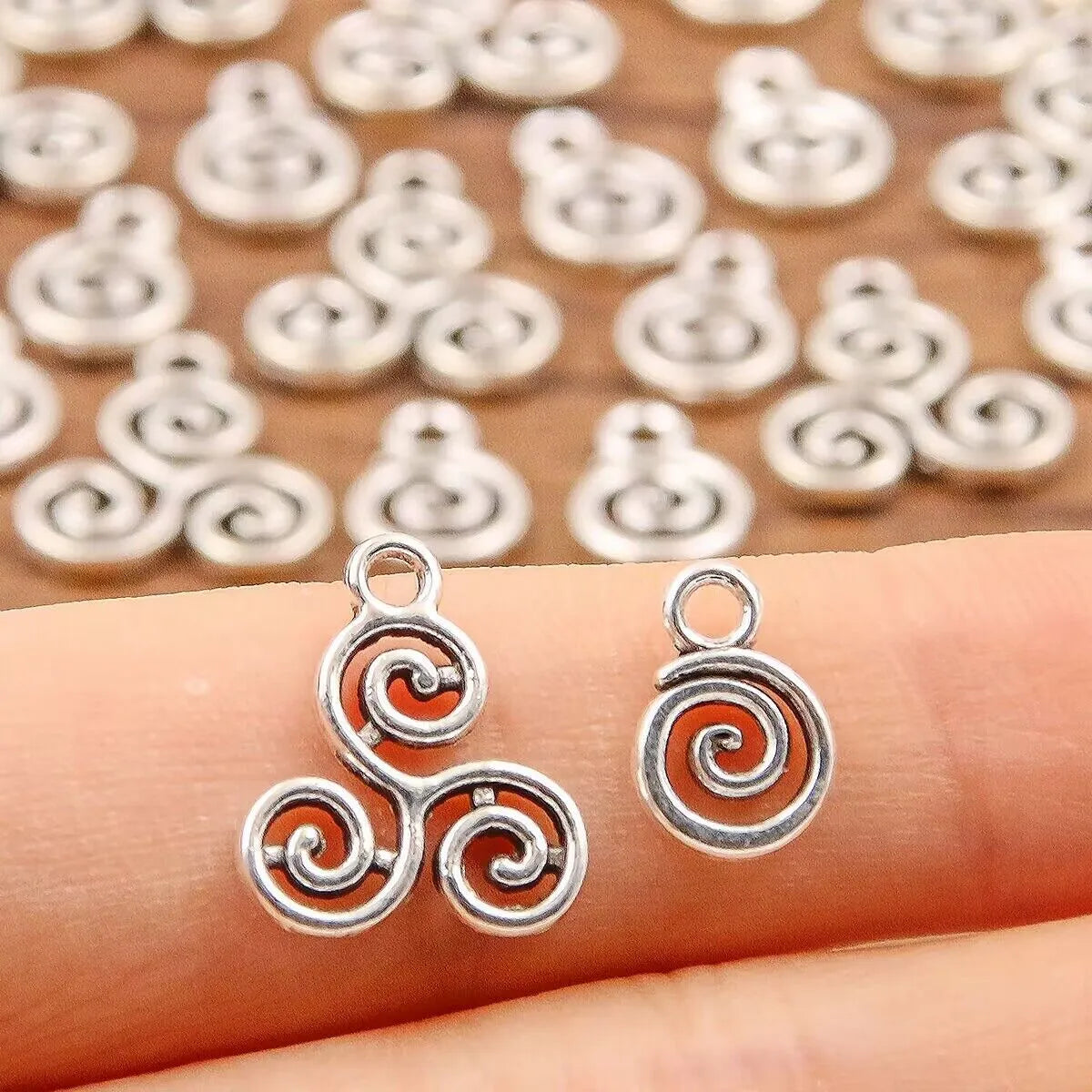 Double-sided hollow circle alloy pendant in simple round style, 7x11mm or 13x15mm, electroplated finish