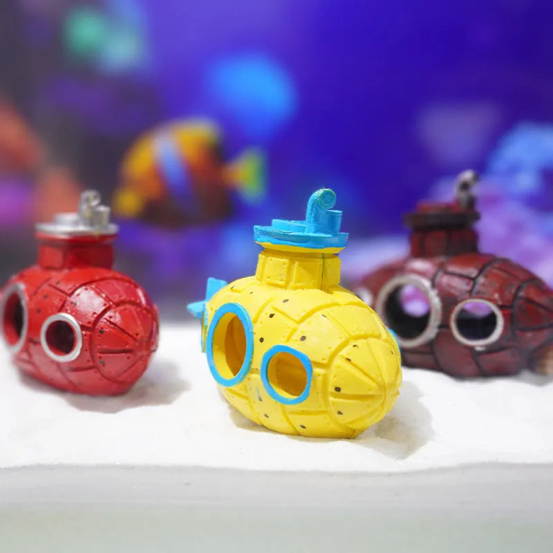 Mini PVC submarine aquarium ornament in red, sized 4-7cm, for fish tank landscaping