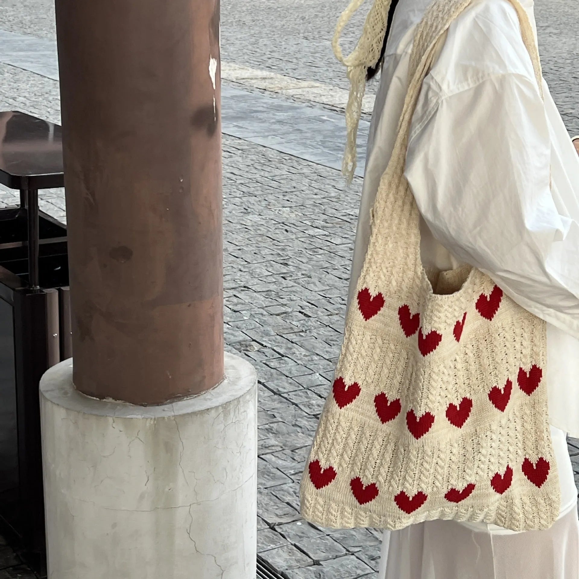 Hand-woven hollow shoulder bag in cotton and linen, beige colour, open pocket design with double straps