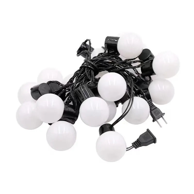Outdoor solar string lights with 40 plastic bulbs on a 10m string, IP42 rated, for garden and patio decoration