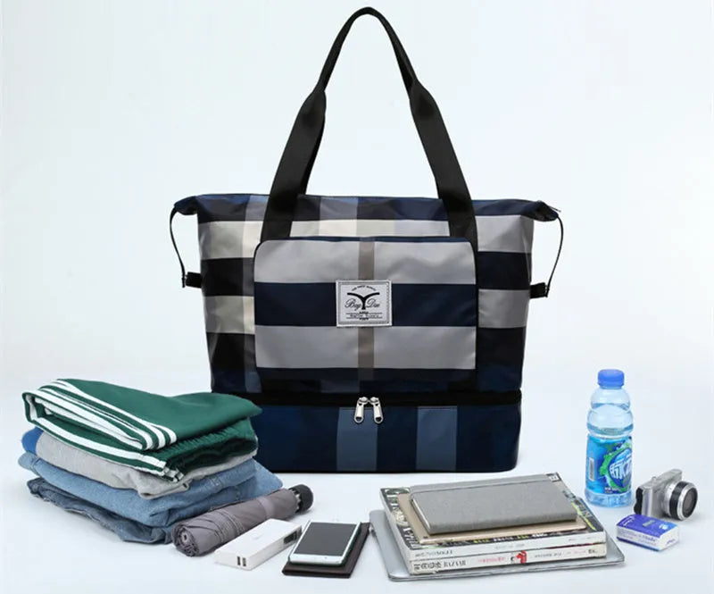 Foldable travel duffel bag in black, dark blue or wine red with 20-35L capacity and dry wet separation