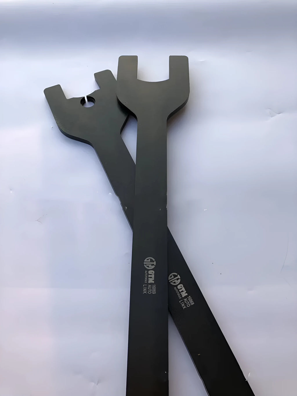 Land Rover fan wrench coupler tool set with 36mm and hole-style 40mm alloy steel spanners.