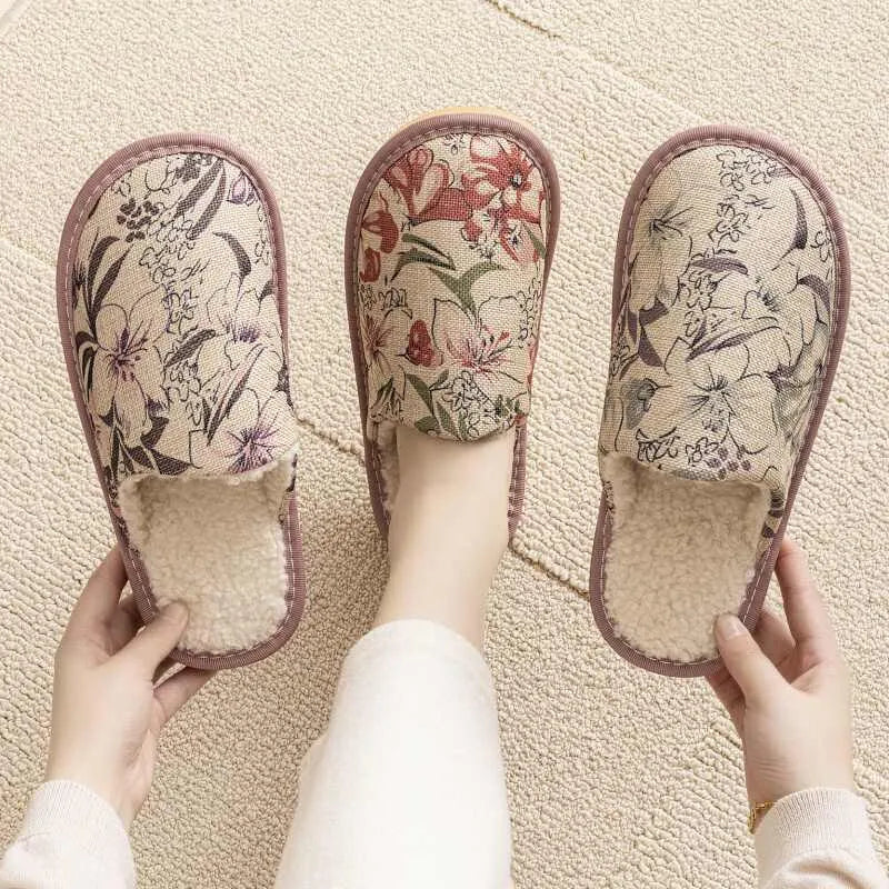 Household cotton slippers with linen surface in Red Flower colour and PVC sole, size 27cm.