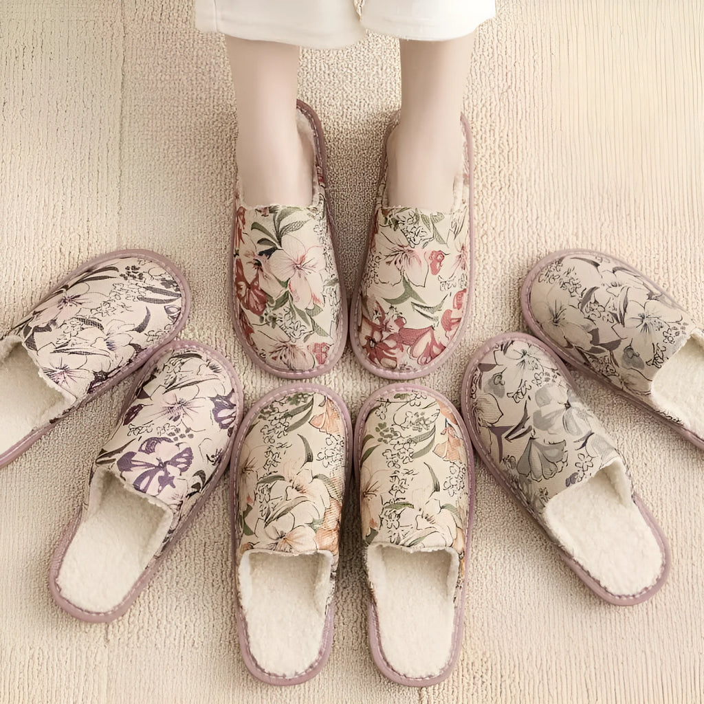 Household cotton slippers with linen surface in Red Flower colour and PVC sole, size 27cm.