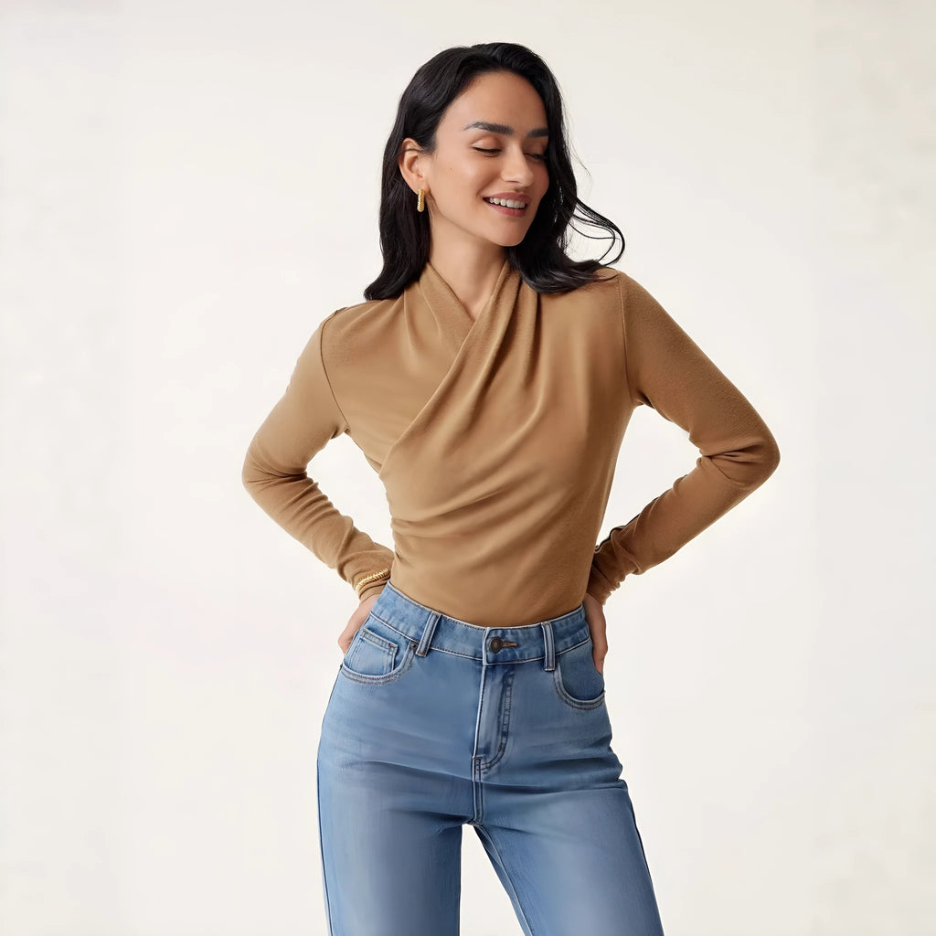 Camel-coloured women's slim-fit pullover sweater with long sleeves