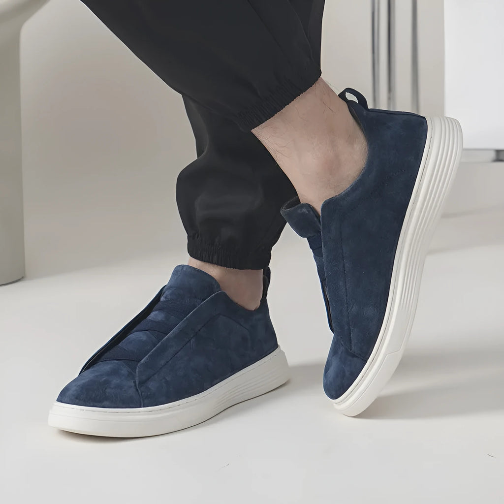 Men's elastic no-tie white casual sneakers in solid colour with top pigskin leather upper, low top, and round toe