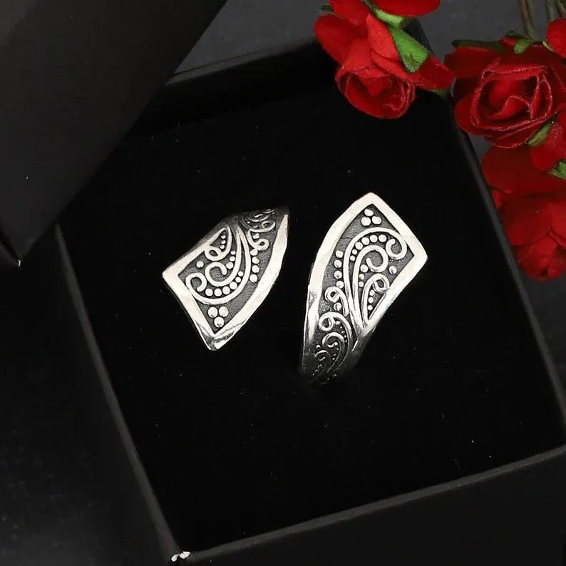 Silver-coloured adjustable minimalist geometric ring for women
