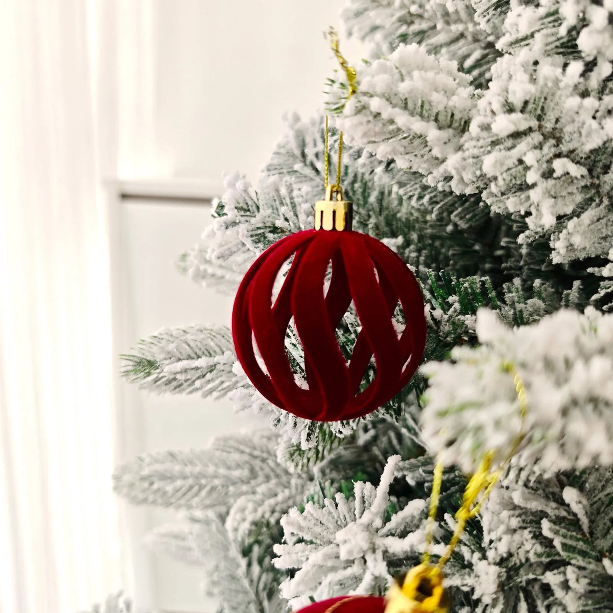 6cm electroplated plastic Christmas ball pendants in champagne gold, white, and flocked painted finishes, 30 pieces