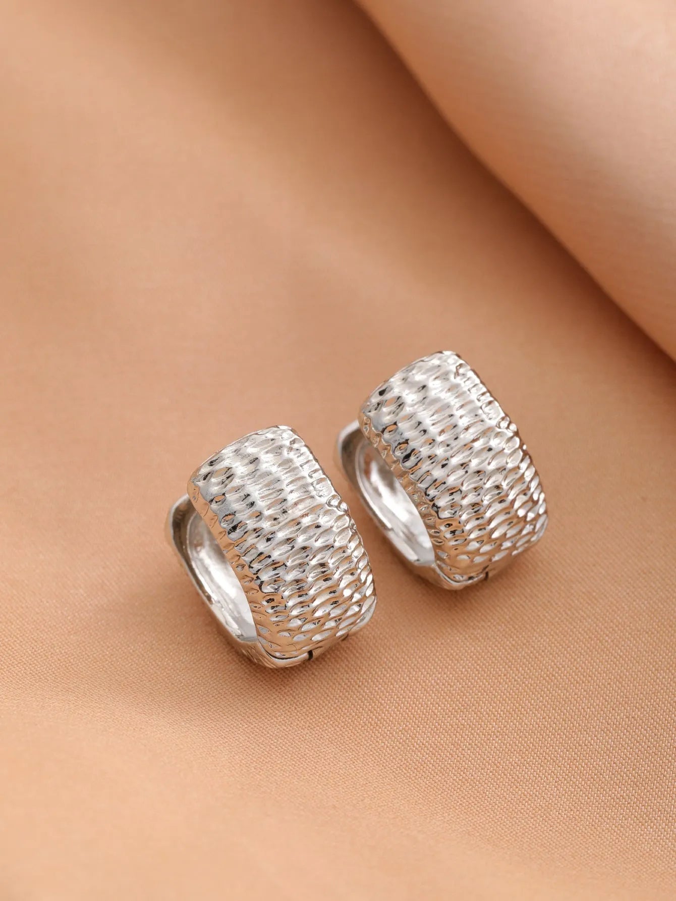 Fashion grid versatile temperament earrings in metal stud style