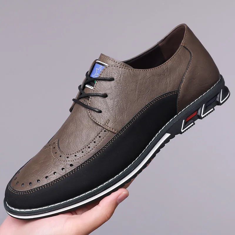 Men's low-top casual leather shoes in black with a rubber sole and sewing line detail.