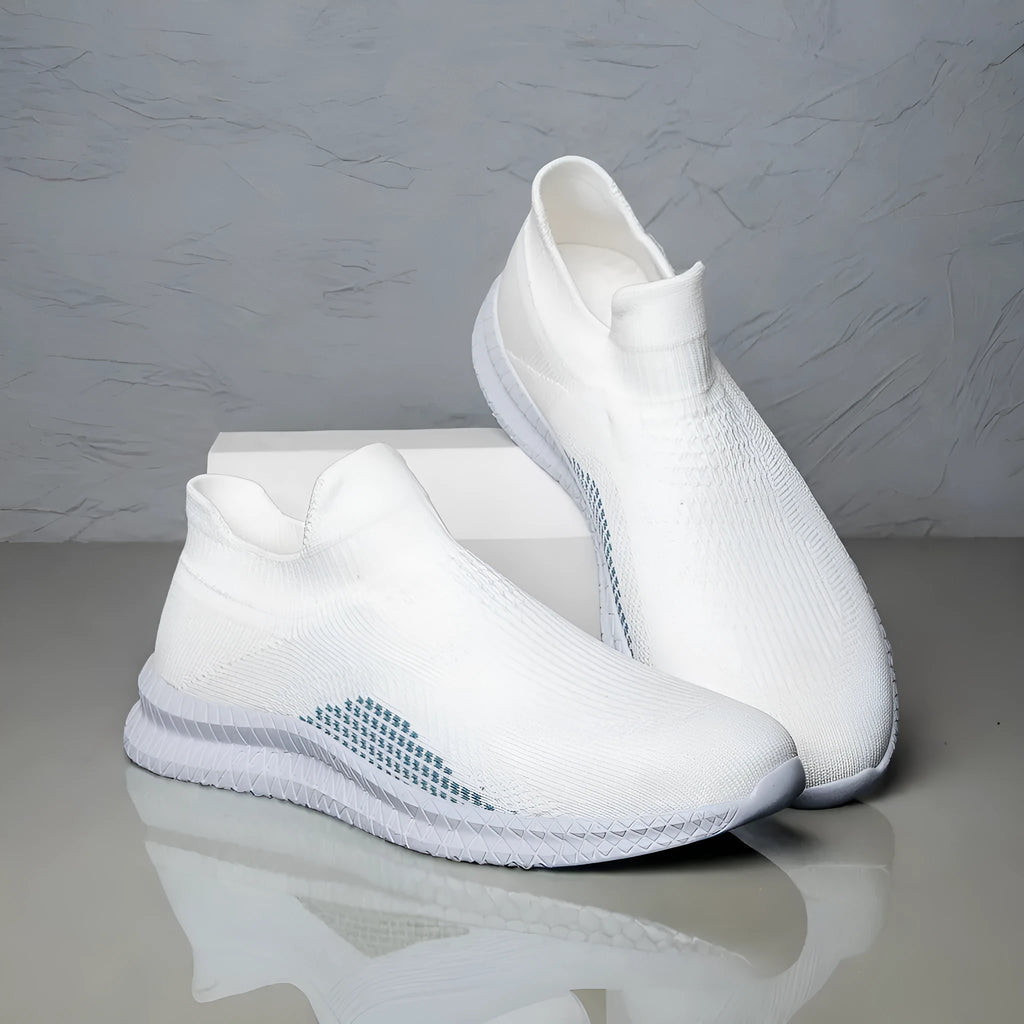 Popcorn Flyknit solid colour casual sneaker in low-top flat-heel design.