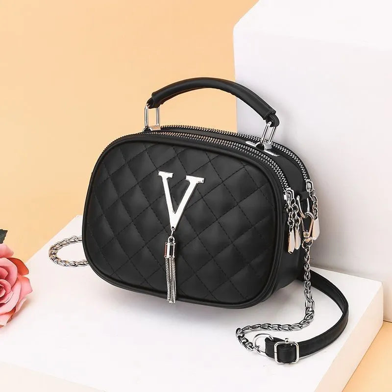 One-shoulder large capacity handbag for women, soft PU, horizontal square, 20cm length, chain detail, black or white
