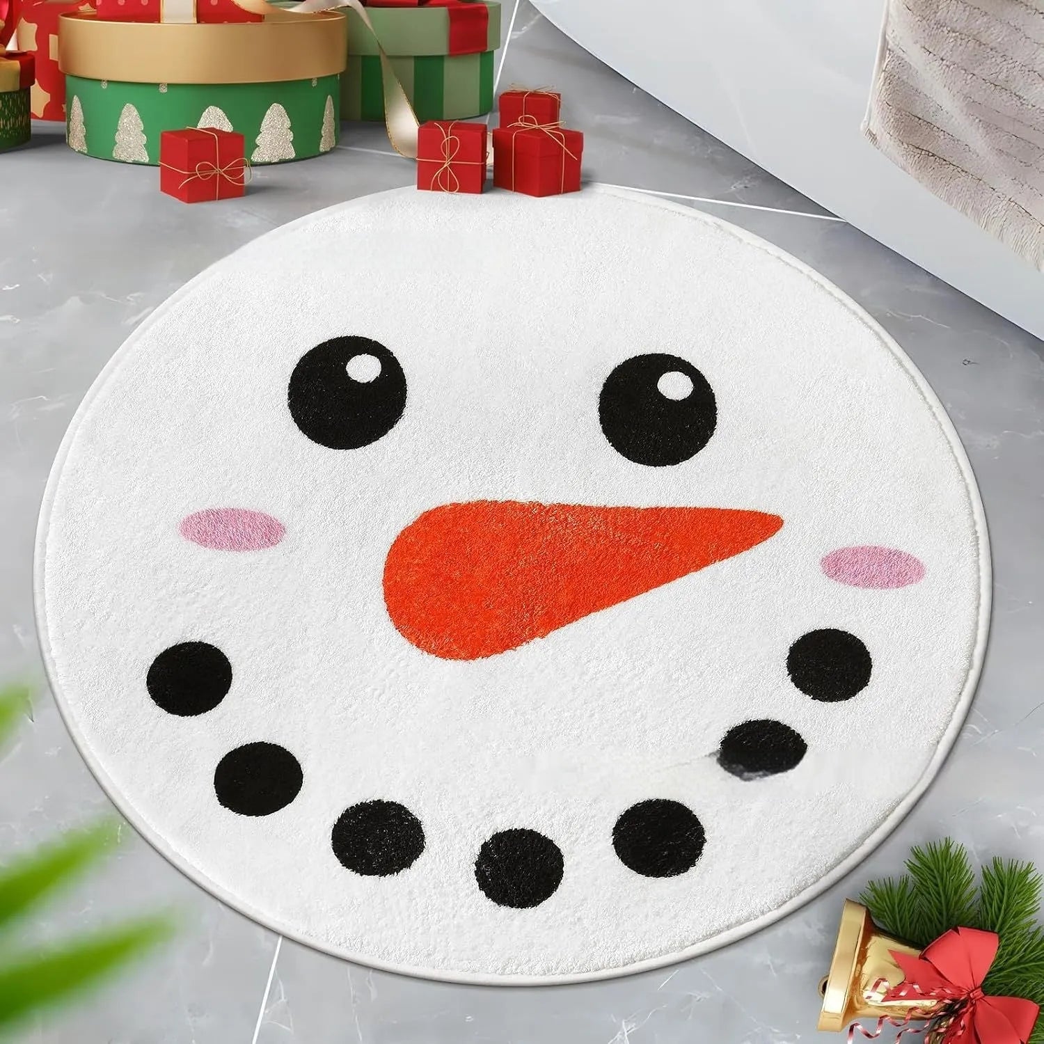 Christmas round polyester carpet on floor in red and green festive design