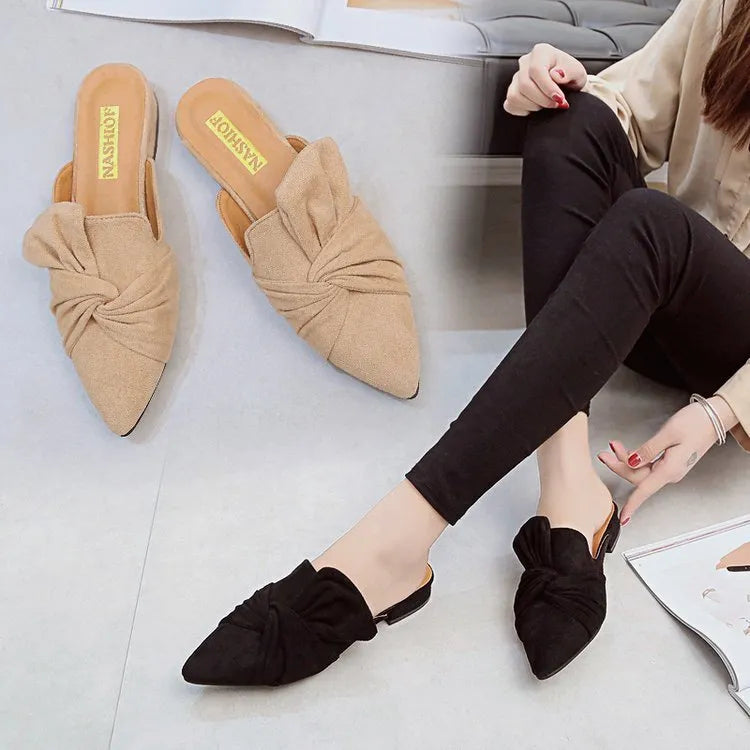 Women's suede pointed slippers with low square heel and bow detail, black colour, side view