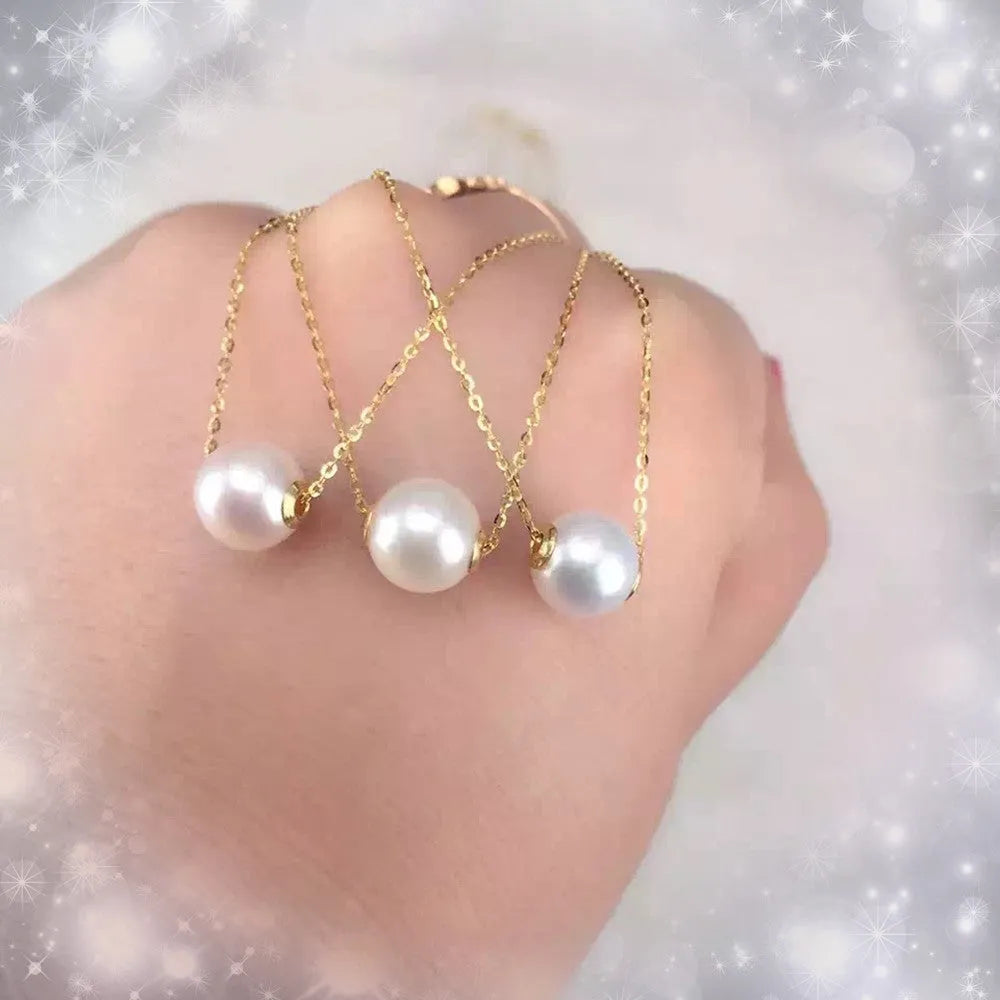 Pearl clavicle necklace with mother-of-pearl pendant in 18K gold finish on delicate chain