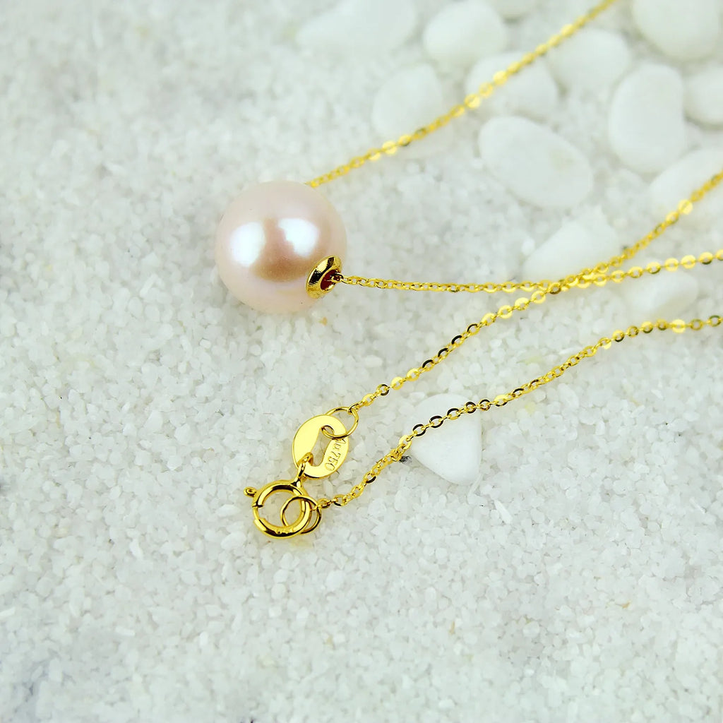 Pearl clavicle necklace with mother-of-pearl pendant in 18K gold finish on delicate chain