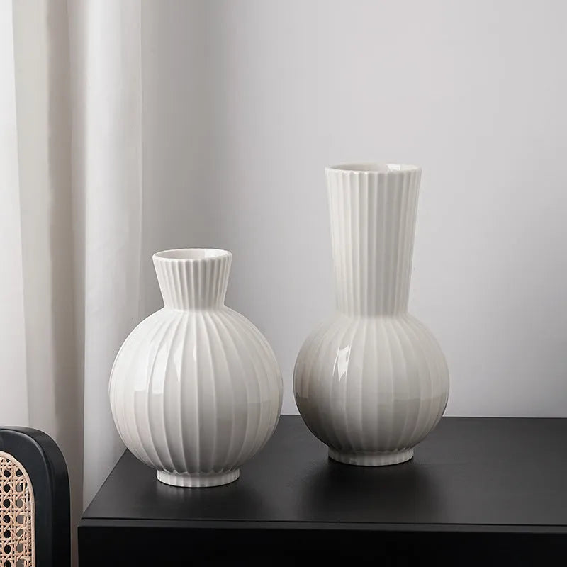 White ceramic striped ball vase in American country style with optional floral arrangements